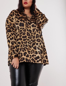 Graphique personnalisé Chemise à manches longues en satin extrême surdimensionné pour femmes à imprimé <span class=keywords><strong>l</strong></span>éopard - Product Image 2