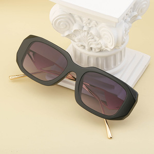 Gafas de sol irregulares con montura pequeña para mujer, lentes de PC UV400, montura metálica, estilo callejero, protección de clase 2 - Product Image 3