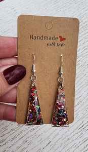 Boucles d'oreilles en résine artistique, faites à la main, légères, style idéal pour les tenues décontractées, les soirées et les accessoires uniques - Product Image 3