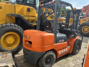 New HELI CPCD30 3 Ton Diesel <b>Forklift</b> Truck 3t Heli <b>Forklift</b> 0.5m Mast Isuzu Engine Hydraulic Side Shifter Factory Direct Supply - Product Image 4