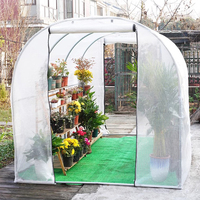 Invernadero tipo túnel, casa cálida de verduras pequeñas y suculentas Una puerta tiene seis ventanas