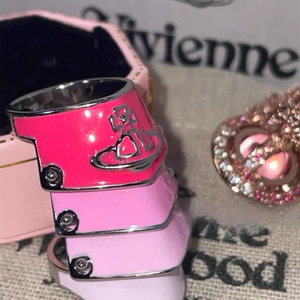 Anillos Saturno de Cuatro Secciones con Circones Multicolor Estilo Punk para Mujer Vivienne, Anillos de Dedo con Acabado en Pintura Dorada y Aleación de Moda - Product Image 4