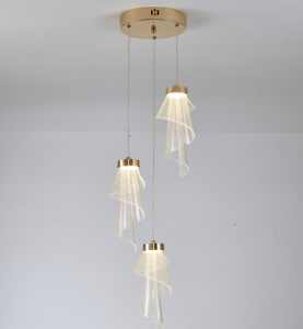 โคมไฟระย้าติดเพดานทำจากอะคริลิคแบบสามหัวสำหรับห้องรับประทานอาหารโคมไฟระย้าและโคมไฟระย้าขายดี - Product Image 1