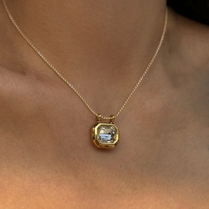 Collana con Ciondolo Geometrico Quadrato per Donne, Gioiello Minimalista Chic, Accessorio di Moda per Uso Quotidiano, Idea Regalo - Product Image 3