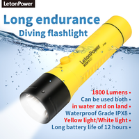 Linterna de Buceo Recargable LED Amarilla de 1800 Lúmenes y 5500K, Resistente al Agua IP68, 200-300M, para Buceo y Caza Submarina