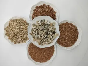 Gránulos de vermiculita expandidos rojos de fábrica, cultivos hortícolas, copos de vermiculita blanca de grado industrial, no renovables