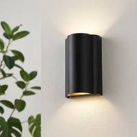 Lampes murales extérieures LED de style européen à montage en surface, étanches IP65, avec éclairage haut et bas et garantie de 3 ans