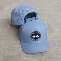 Casquettes de golf personnalisées de haute qualité à 6 panneaux avec logo en caoutchouc, trous perforés au laser, vente chaude, casquettes snapback pour hommes pour le sport de plein air et la randonnée