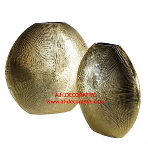 แจกันดอกไม้อลูมิเนียมสีทองสไตล์อเมริกันสมัยใหม่ ดีไซน์ใหม่ ทำด้วยมือ พิมพ์ลายได้ตามต้องการ เป็นมิตรกับสิ่งแวดล้อม เหมาะสำหรับตกแต่งบ้าน โรงแรม งานแต่งงาน และงานปาร์ตี้ - Product Image 3