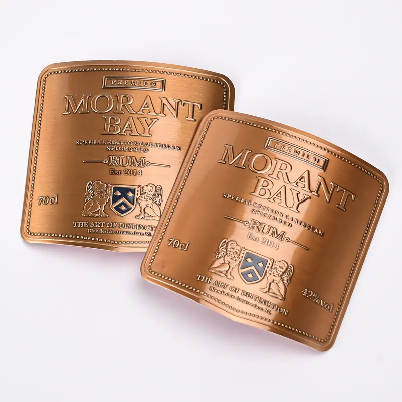 Fabrika özel yapışkan şişe altın alüminyum vinil kağıt lüks damga 3D etiketleri folyo kabartmalı metalik çıkartmalar Metal şarap etiketi