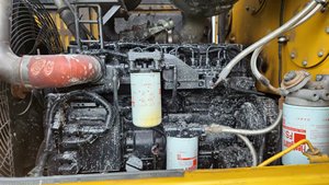 รถเกรดเดอร์ Caterpillar GR2403 รุ่นทางการ 215 แรงม้า มือสอง พร้อมเครื่องยนต์และปั๊ม รุ่นใหม่สำหรับขาย - Product Image 3