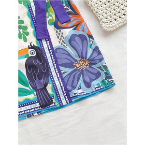 เดรสสั้นพิมพ์ลายทรอปิคอลสำหรับผู้หญิง คอวี ผูกเอว ชุดเดรสสำหรับวันหยุดฤดูร้อน ผ้าโพลีเอสเตอร์ยืดได้ 100% - Product Image 4