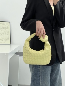 Shopping <span class=keywords><strong>Online</strong></span> dalla Cina a Prezzi Scontati Nuovi Articoli <span class=keywords><strong>di</strong></span> <span class=keywords><strong>Moda</strong></span> Estivi Mini Borsa a Mano in Tessuto PU Intrecciato a Mano da Donna - Product Image 3