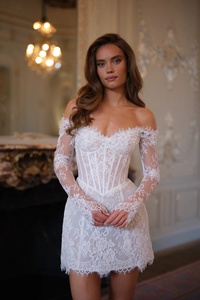 Abito <span class=keywords><strong>da</strong></span> Sposa Corto MHL687 di Mily Bridal, Stile Tubino con Spalle Scoperte e Corsetto Basque - Product Image 3