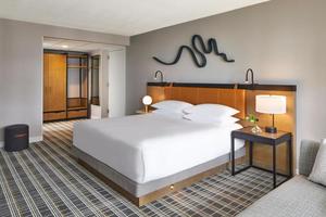 Ensemble de meubles de chambre à coucher personnalisé pour l'hôtel Hyatt Regency d'Atlanta, MDF avec placage, meubles de chambre à coucher, lit double, tête de lit, table de chevet - Product Image 4