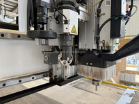 Routeur CNC JNTECH 1530 ATC avec caméra CCD à tête de couteau oscillante pour la coupe du bois HPL et du contreplaqué