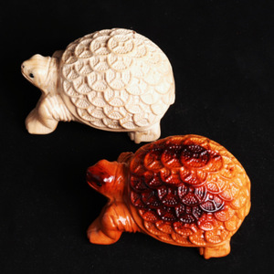 เต่าไม้พีช งานฝีมือถือมือ ของตกแต่งภายในบ้านเสริมมงคล ของขวัญชิ้นเล็ก - Product Image 1