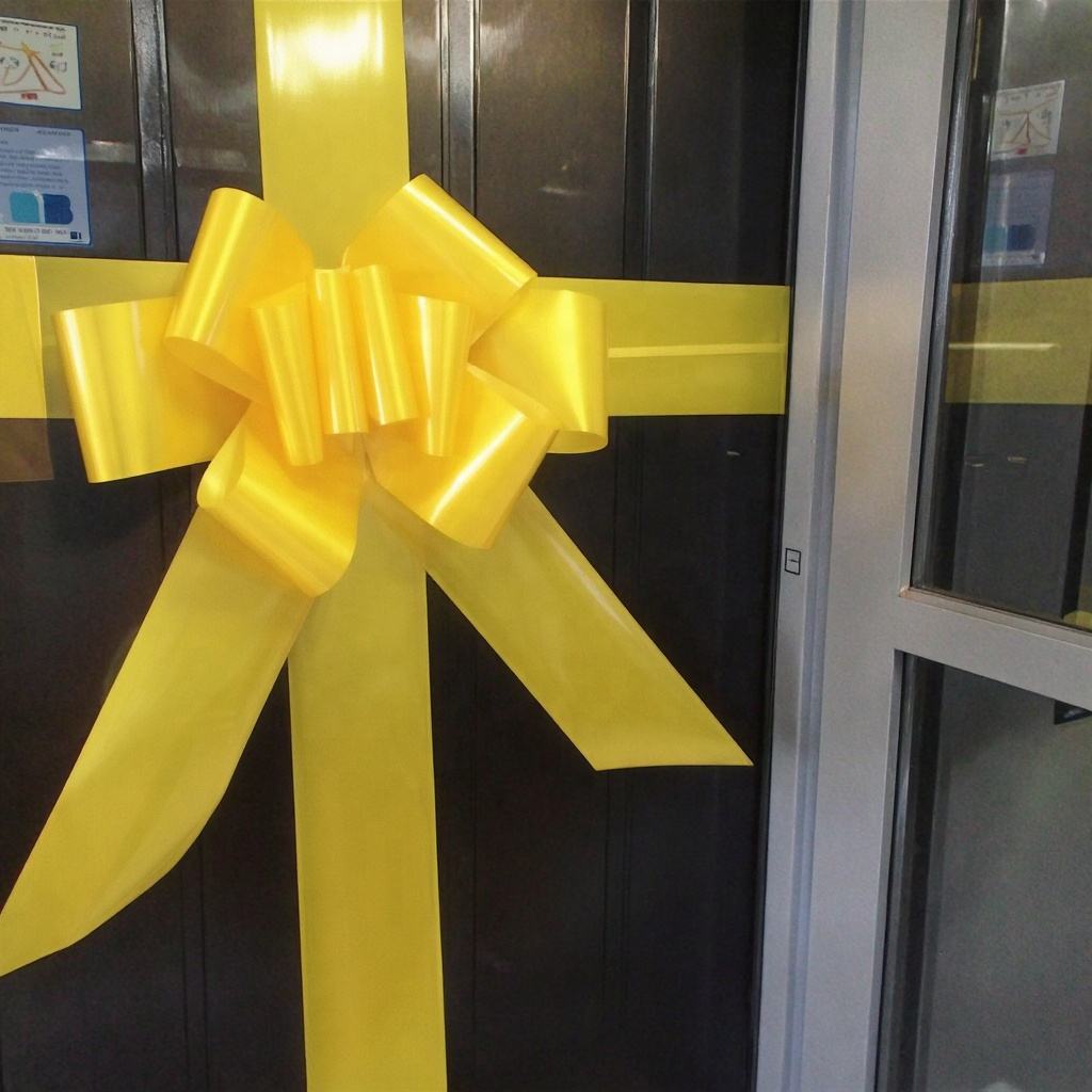 สีเหลือง