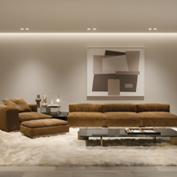 Canapé inclinable incurvé moderne Riley, haut de gamme, style nordique minimaliste, rembourrage en éponge, revêtement premium pour maison, villa ou projet.
