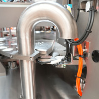 Machine automatique de remplissage et de scellage de chocolat et de boissons PLC pour une production efficace