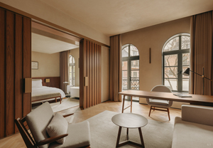 Suite d'affaires pour hôtel étoilé, ensemble de chambre à coucher en bois massif <span class=keywords><strong>avec</strong></span> lit king-size, design zoné réception/dormir/bureau, mobilier Eastmate sur mesure pour villa - Product Image 2