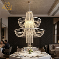 Nouvelles décorations de plafond pour mariage, LED, alimentées par courant alternatif, rideau de perles acryliques métalliques, pendentifs de lustre