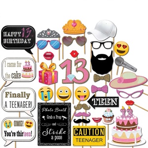 Kit di 41 Accessori per Photo Booth per <span class=keywords><strong>13</strong></span>° Compleanno Ragazza Adolescente con Insegna 20x25 cm, 60 Fogli Adesivi, 45 Bastoncini (Carta) - Product Image 1