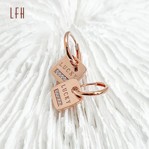 Vente flash Boucles d'oreilles créoles en or 18 carats avec pendentif porte-bonheur en diamant Boucles d'oreilles en or 18 carats Or véritable 18 carats - Product Image 4