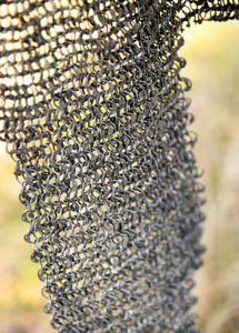 Paire de protections de jambes RRR avec armure ouverte pour les pieds, en mailles rondes rivetées, finition naturelle, fabrication artisanale, protection médiévale robuste pour les jambes - Product Image 3