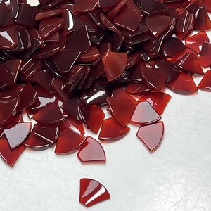 Pierre d'agate rouge en forme d'éventail 8x8mm 10x10mm 12x12mm pour la fabrication de pendentifs et de boucles d'oreilles - Product Image 2