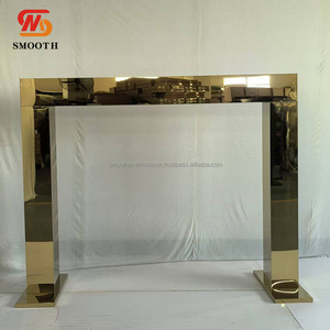 Nouvel Arrivage SMOOTH : Support à Fleurs Carré en Fer Doré pour Centre de Table Intérieur - Product Image 3