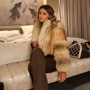 Giacca Lussuosa 2025 con Collo Ampio Reversibile Cappotto <span class=keywords><strong>Invernale</strong></span> Corto Altamente Traspirante da <span class=keywords><strong>Donna</strong></span> in Vera Pelliccia Naturale di Volpe Dorata - Product Image 4