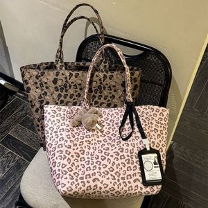 <span class=keywords><strong>Borsa</strong></span> Tote Unica con Testa di Gatto e Motivo Leopardato, in Tessuto Canvas, Stile Oversize per Donne, con Fantasie Felini Giocose per un'Atmosfera Divertente - Product Image 1