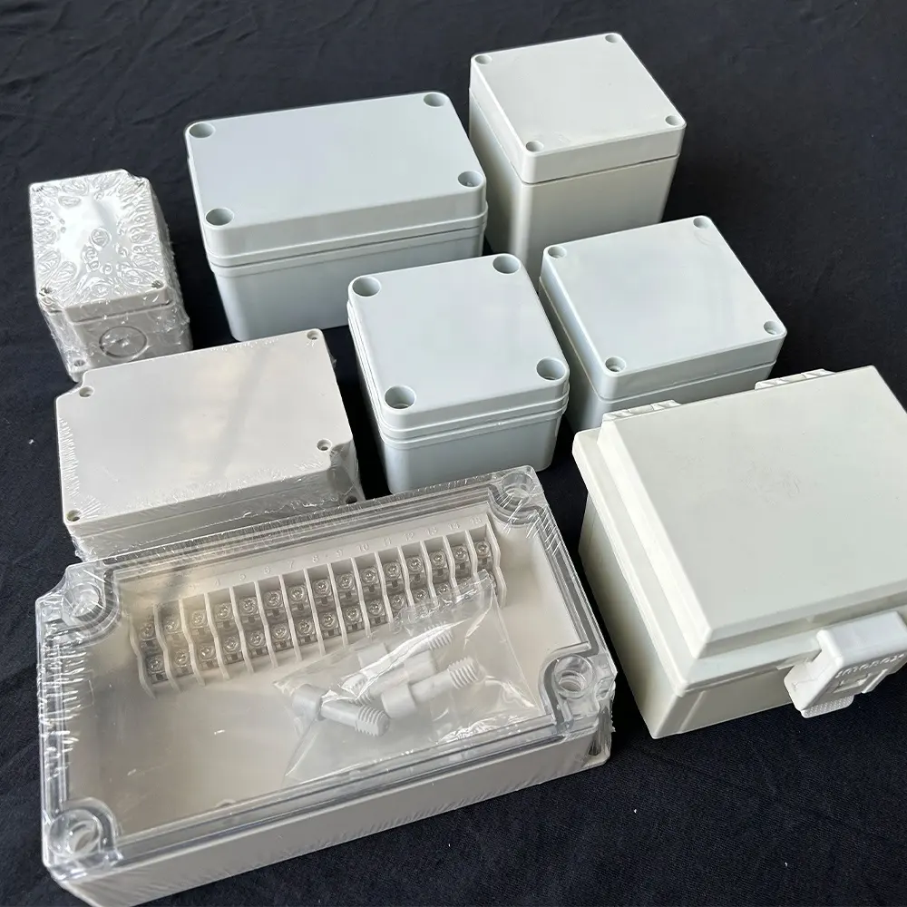 프로젝트 컨트롤러에 대한 팬 통풍구 먼지 스크린이있는 야외 상자 방수 인클로저 ABS 플라스틱 정션 박스