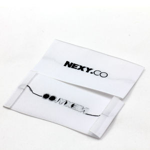 Accessoire de vêtement à pli d'extrémité d'étiquette en polyester tissé blanc d'origine avec logos de marque personnalisés pour vêtements - Product Image 2