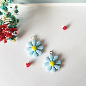 Kawaii Resin Little Daisy Sun Flower Charms pendenti per orecchini con decorazione fai da te portachiavi accessori per gioielli di moda - Product Image 6