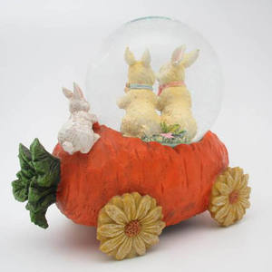 Joyeuses Pâques personnalisées boule à eau lapin boule à neige en résine motif animal couple sur voiture carotte - Product Image 3