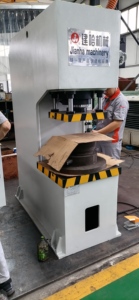 Prensa hidráulica de un solo brazo de 60 toneladas La prensa hidráulica guiada de cuatro columnas tipo C puede producir prensas de brazo oscilante automotriz - Product Image 2