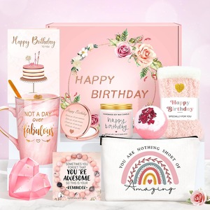 LQ260601 Shopify Dropshipping Cesto Regalo di Compleanno per Donne - Scatola Regalo Personalizzabile in Smalto 'Non è un giorno che non sia favoloso' - Product Image 1
