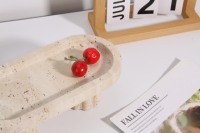 Plateau en travertin moderne fait main sur mesure certifié BSCI, support de service/d'exposition de luxe sur mesure pour la maison/l'hôtel (bijoux, fruits)
