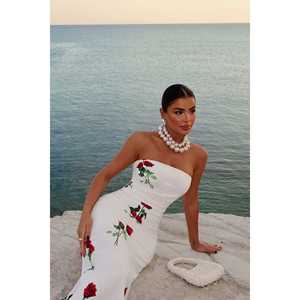 Robe de bal blanche Onella pour femme, motif rose, taille empire, fleur, pour soirées et occasions formelles, disponible en XS, longueur genou - Product Image 5