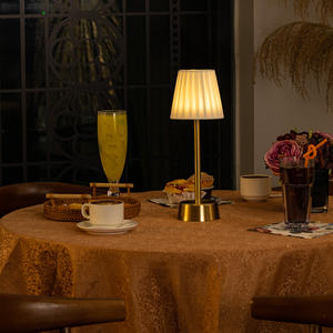 Lámpara de Mesa Inalámbrica Recargable de Aluminio al por Mayor con Clasificación IP54, Control Remoto, Pieza Decorativa Elegante para Dormitorio - Product Image 5