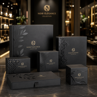 Boîte en papier laminé mat gaufré pliable de luxe, impression UV personnalisée du logo, boîte rigide pour cosmétiques et parfums avec insert en mousse EVA