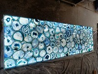 Dalles d'onyx et d'agate semi-précieuses populaires rétroéclairées par LED pour revêtement mural et de table avec éclairage intégré