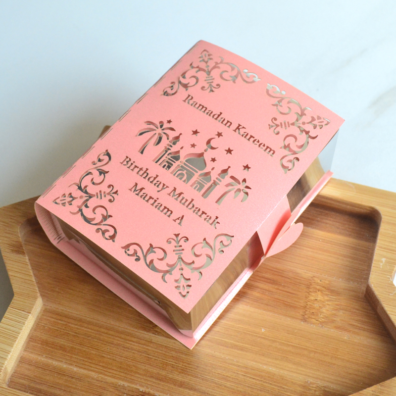 Boîte intérieure blanche, superposition rose