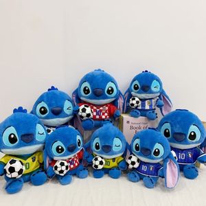 Peluche Carino di <span class=keywords><strong>Stitch</strong></span> <span class=keywords><strong>Blu</strong></span> con Pallone da Calcio, 4 Maglie Nazionali, Personaggio Anime, Decorazione per la Casa - Product Image 1