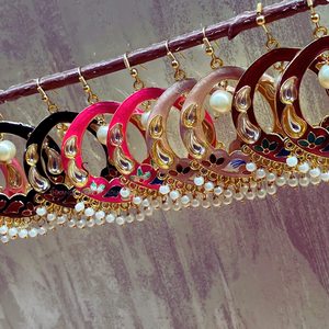 Combo cadeau de retour du festival indien Boîte à bracelets décorative Matka avec boucles d'oreilles et bracelet réglable pour femme - Product Image 6