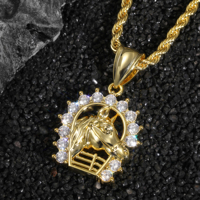 Collier Hip Hop de Haute Qualité pour Hommes, Plaqué Or, avec Pendentif Tête de Cheval Fer à Cheval et Zircon Cubique Transparent, Motif Animal Porte-Bonheur, pour Usage Quotidien