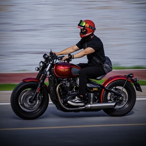 <span class=keywords><strong>Triumph</strong></span> Bonneville Bobber d'occasion, moto rétro à essence 1200cc, classique britannique, faible kilométrage, prête à l'exportation - Product Image 1