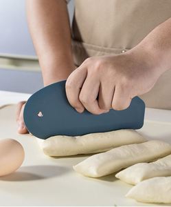 Grattoir à bol flexible personnalisé pour la pâtisserie, le pain au levain, les gâteaux, et les surfaces de travail – Grattoirs de cuisine polyvalents - Product Image 3